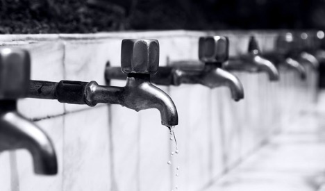 Contractor In Charge-Faucets on Wall